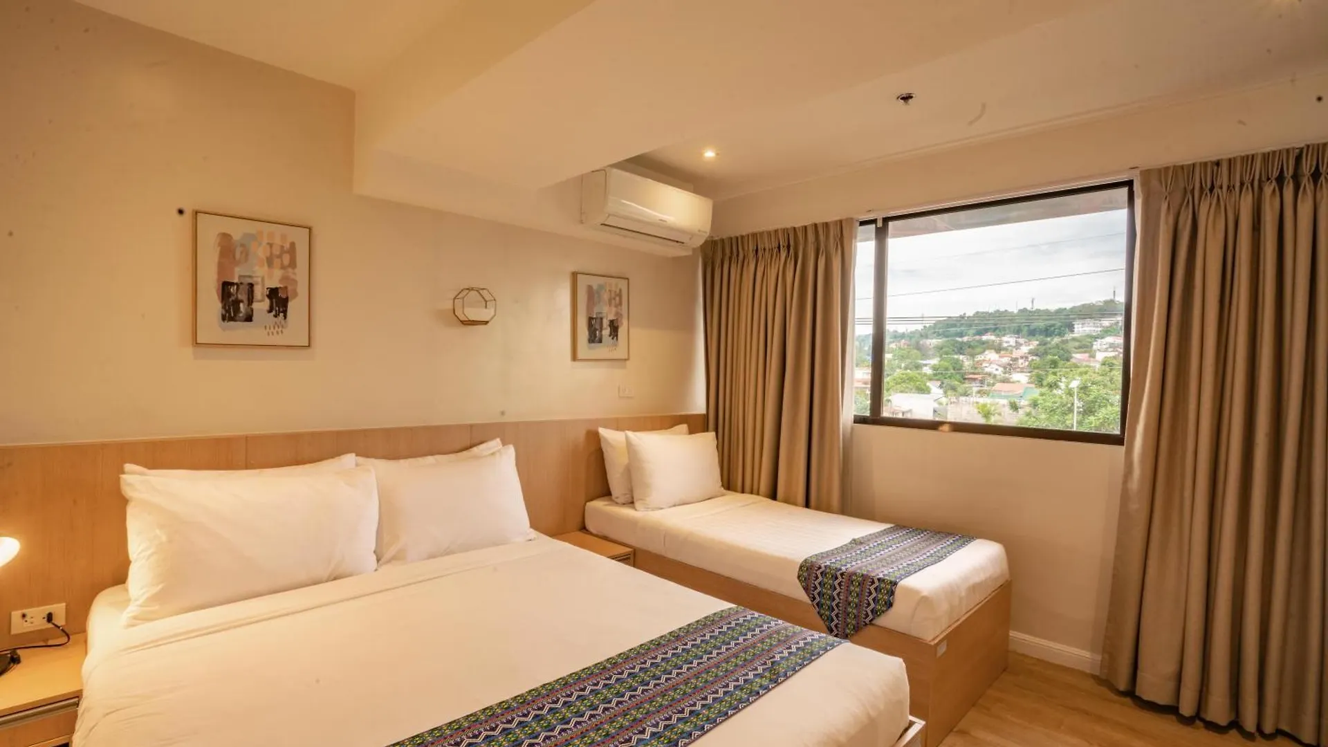 Snooze Inn & Suites Davao City Szálloda