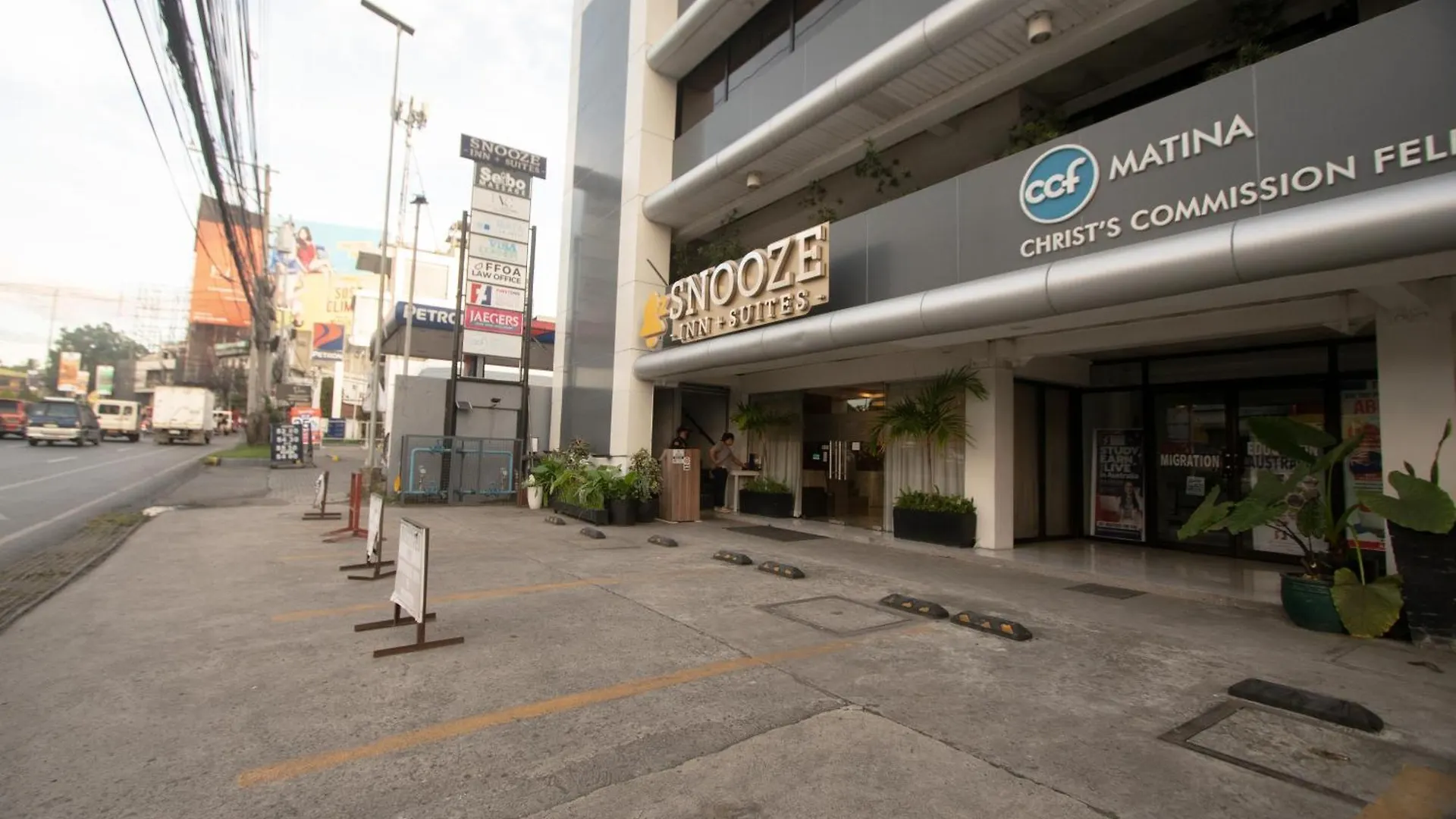 Snooze Inn & Suites Davao City